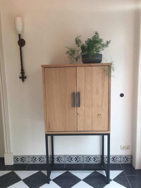 Tyrex Kruisvoetcabinet Eikenhout Staal 92cm Markusjohn
