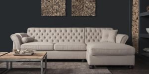Calmont Loungebank stof 2,5 zits + Longchair M Normaal Topper uit de Country & Lifestyle collectie. De Calmont is een romantische lifestyle sofa met karakter. De geheel met de hand en op ambachtelijke wijze gecapitonneerde rugleuning geeft de bank een zeer exclusieve uitstraling. De subtiele wenteling in de armleuning draagt hier optimaal aan bij. Volledig gemaakt van de beste materialen die normaal worden gebruikt in het hogere segment, nu voor een zeer scherpe prijs Stofcollectie De stofcollectie bestaat uit maar liefst 130 verschillende stoffen en 16 lederkleuren. Met veel zorg door onze designafdeling samengesteld uit de beste kwaliteit meubelstoffen. Artikelnummer:Calmont Loungebank stof 2,5 zits + Longchair M Normaal Formaat: Zithoogte: 50 cm, Zitdiepte: 62 cm Leuninghoogte: 70 cm lengte 252cm Uitvoering: 2x sierkussens Prijs: €1445.00 Kleur:Riviera stof, antraciet 0927 Stofcollecties • Elite: geen meerprijs • Mix&Match: € 25,- per zitpl. • Nature: € 50,- per zitpl. • Buffalo Leder: € 50,- per zitpl. • Gallardo Leder: € 50,- per zitpl Contrasterende bies • Zitkussen: € 17,50 p.s. • Armleuning : geen meerprijs Overige informatie: Calmont Loungebank stof 2,5 zits + Longchair M Normaal Dit artikel is direct leverbaar. Bezorgen is gratis binnen Nederland. Zelf afhalen is mogelijk in ons magazijn, directe afhaalkorting van €75.00 Calmont Loungebank stof 2,5 zits + Longchair M Normaal Bel of mail voor het maken van een afspraak telnr: 06 51107933 Maandag t/m zaterdag afhalen tot 21.00 uur. Garantie informatie: Op onze producten geven wij 3 jaar garantie. Wij beschikken over een eigen service dienst.